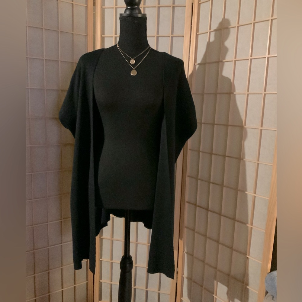 SAGHARBOR - Black knit VEST with 2 deep slide splits. Sz M